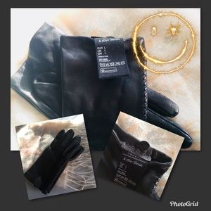 Women’s Black Leather Gloves